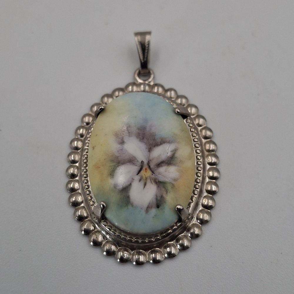 Vintage Hand Painted Porcelain Pansy Flower Oval Pendant –‎ Silver Tone Setting